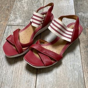 Clarks platform sandals *Rare Find*